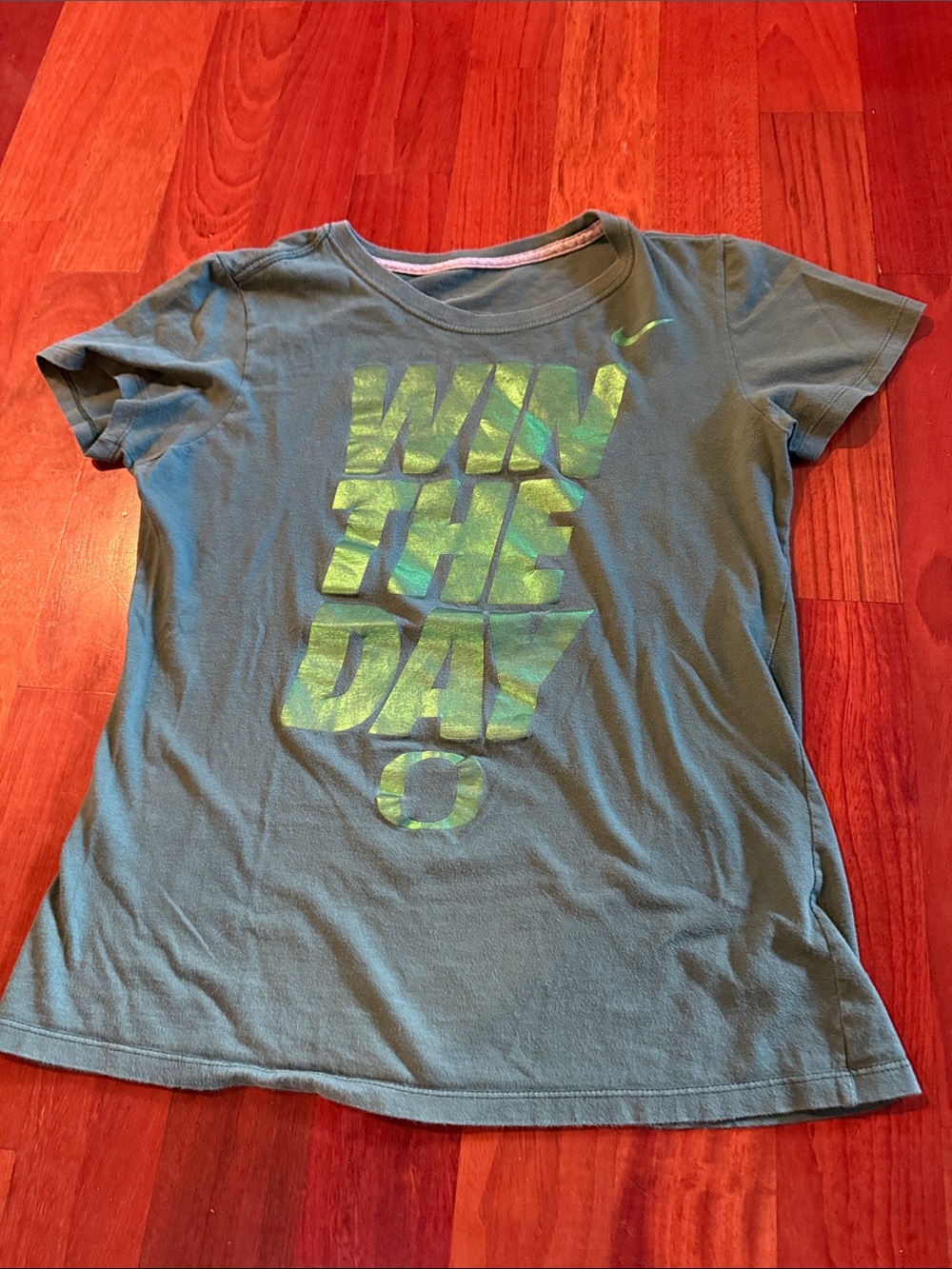 Nike Short Sleeve Tee - Green with Glimmer Green Graphic